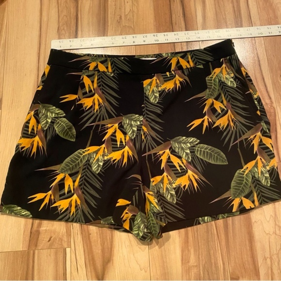 Carolina Belle Pants - Carolina Belle Tropical print Shorts—Size 12